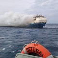 Waduh! Kapal Kargo Pengangkut Ribuan Mobil Porcshe Terbakar
