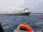 Waduh! Kapal Kargo Pengangkut Ribuan Mobil Porcshe Terbakar
