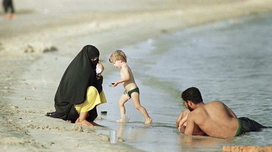 Aturan celana pendek pria Arab Saudi. (AP/David Longstreath)