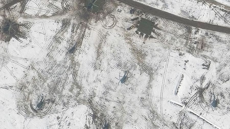 Gambar satelit Maxar menampikan pangkalan udara Millerovo Rusia dekat perbatasan Ukraina. (via REUTERS/MAXAR TECHNOLOGIES)