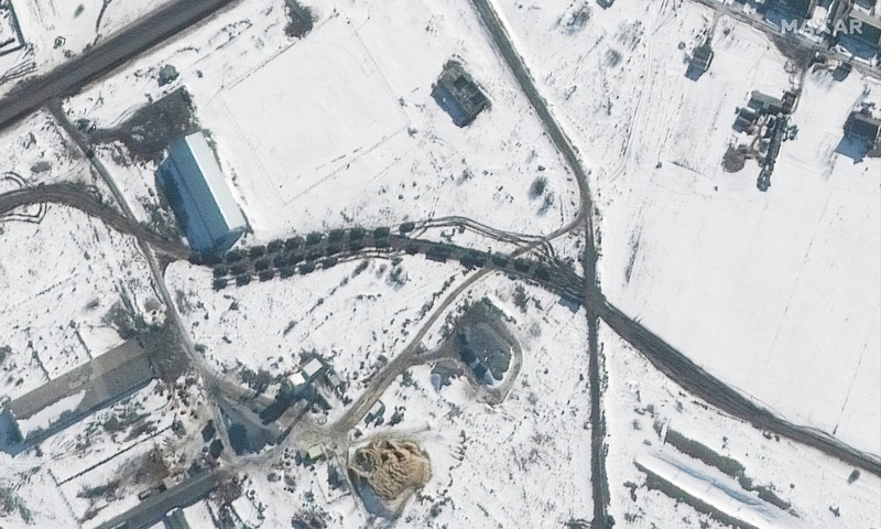 Gambar satelit Maxar menampikan pangkalan udara Millerovo Rusia dekat perbatasan Ukraina. (via REUTERS/MAXAR TECHNOLOGIES)