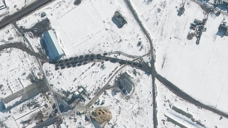 Gambar satelit Maxar menampikan pangkalan udara Millerovo Rusia dekat perbatasan Ukraina. (via REUTERS/MAXAR TECHNOLOGIES)