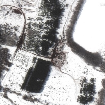 Citra Satelit, Rusia Tempatkan Lapis Baja Dekat Ukraina