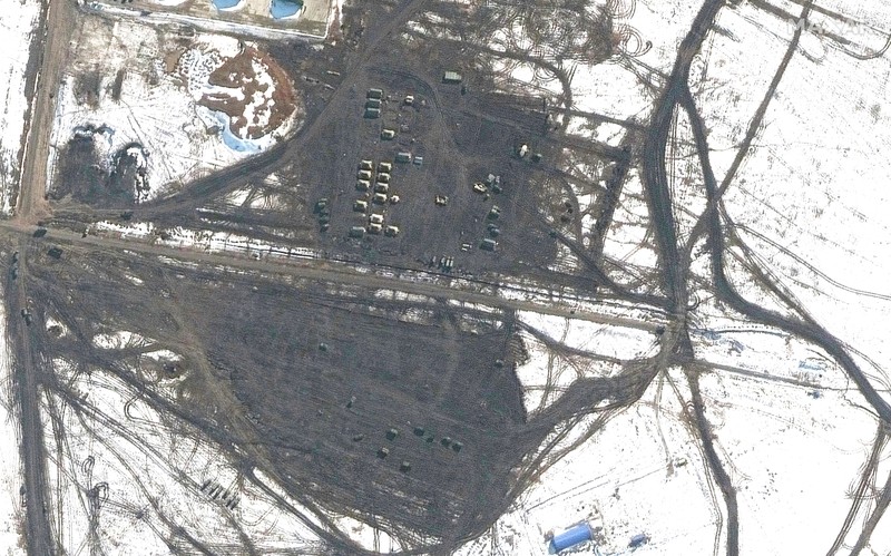 Gambar satelit Maxar menampikan pangkalan udara Millerovo Rusia dekat perbatasan Ukraina. (via REUTERS/MAXAR TECHNOLOGIES)