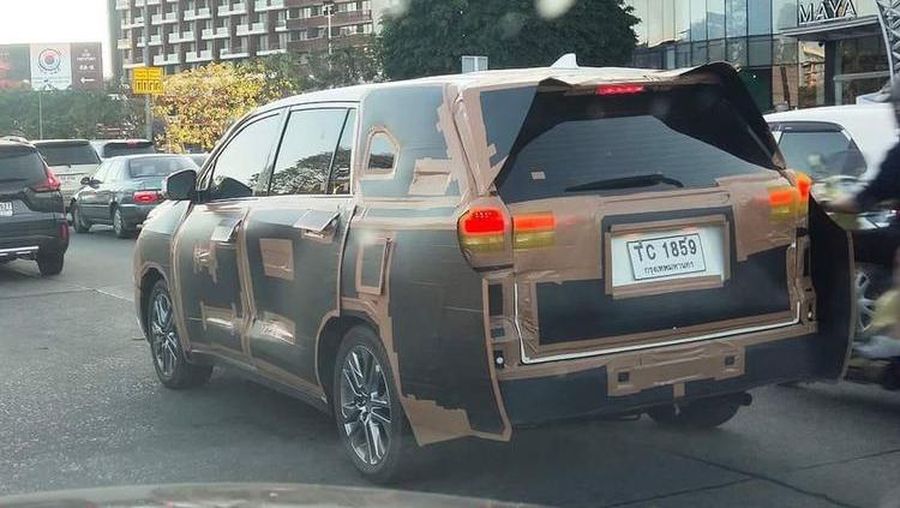 Mobil baru yang diduga Toyota Kijang Innova 2022. (Tangkapan layar Facebook Natthaphon Matsarat)