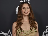Siapa Natasha Bassett? Aktris Australia Pacar Baru Elon Musk