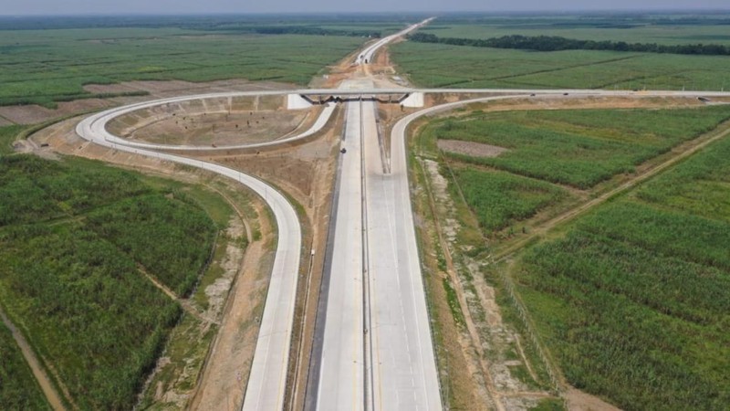 Pemerintah melalui Kementerian Pekerjaan Umum dan Perumahan Rakyat (PUPR) terus melakukan pembangunan infrastruktur dalam rangka meningkatkan daya saing bangsa. (Dok: PUPR)