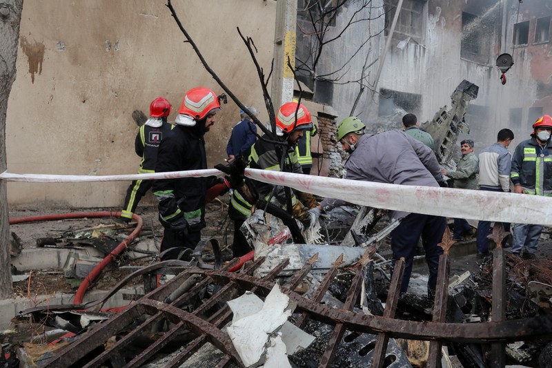 Pesawat tempur F5 buatan AS yang digunakan militer Iran jatuh dan menghantam sebuah sekolah di Kota Tabriz, Iran barat laut, Senin, 21 Februari 2022. (via REUTERS/WANA NEWS AGENCY) Pesawat tempur F5 buatan AS yang digunakan militer Iran jatuh dan menghantam sebuah sekolah di Kota Tabriz, Iran barat laut, Senin, 21 Februari 2022. (via REUTERS/WANA NEWS AGENCY)
