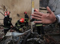 Hangus Terbakar, Potret Jet Tempur F5 Tabrak Mobil & Sekolah