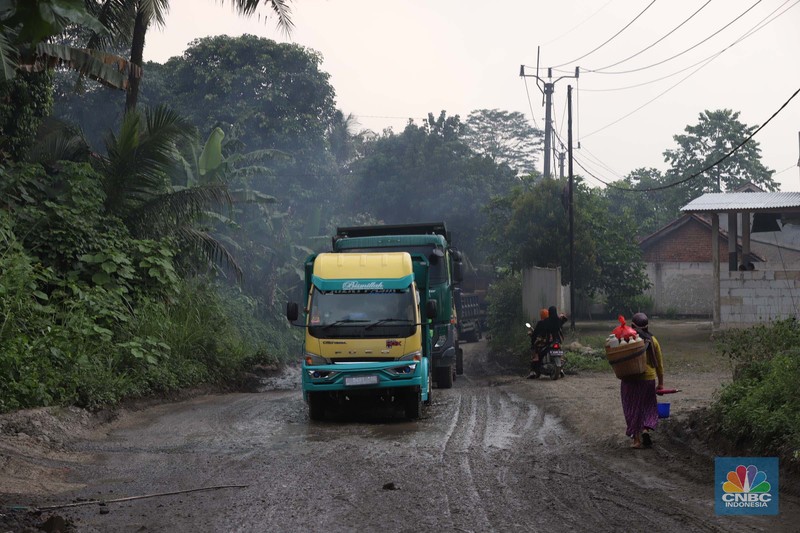 Kerusakan Jalur Rumpin, Jawa Barat (CNBC Indonesia/Muhammad Sabki)