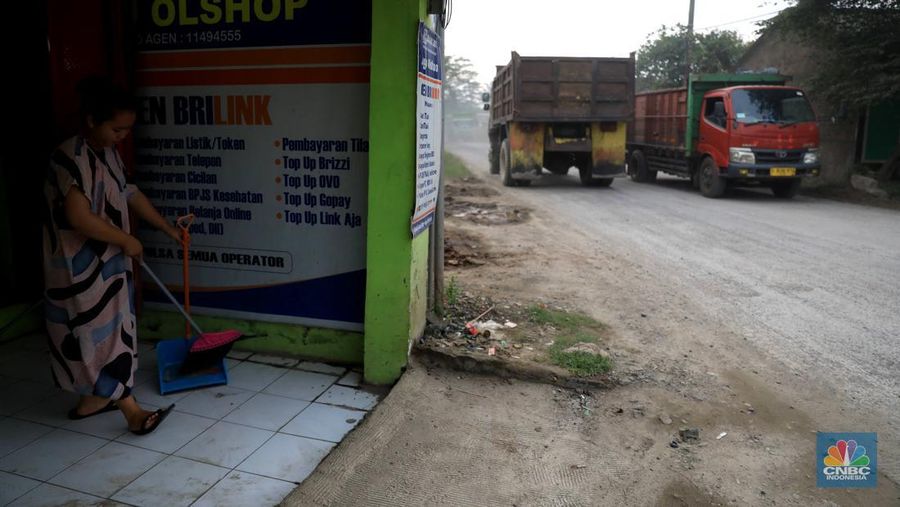 Kerusakan Jalur Rumpin, Jawa Barat (CNBC Indonesia/Muhammad Sabki)
