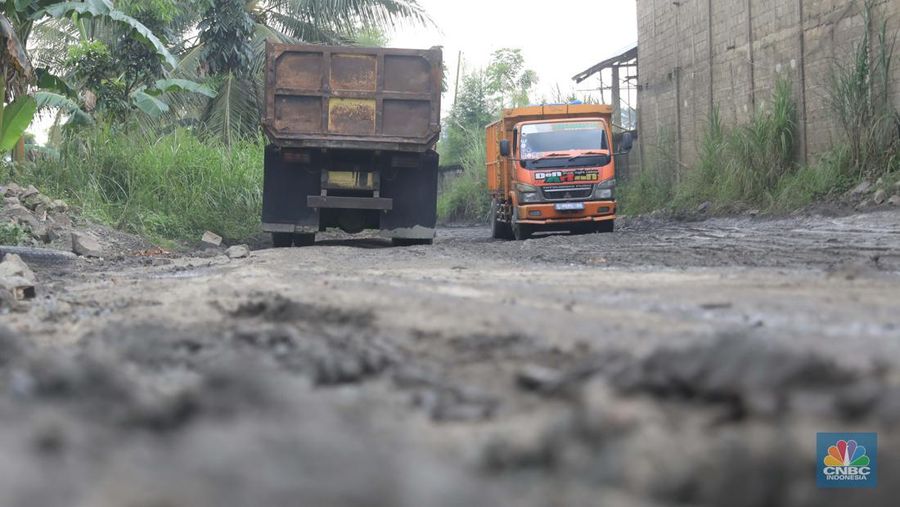 Kerusakan Jalur Rumpin, Jawa Barat (CNBC Indonesia/Muhammad Sabki)