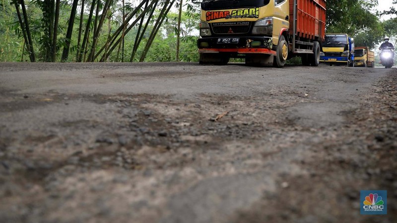 Kerusakan Jalur Rumpin, Jawa Barat (CNBC Indonesia/Muhammad Sabki)