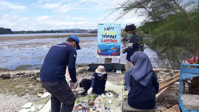 FAST KFC Indonesia dan DCA Bersih-bersih Pantai Sumatera - Maluku