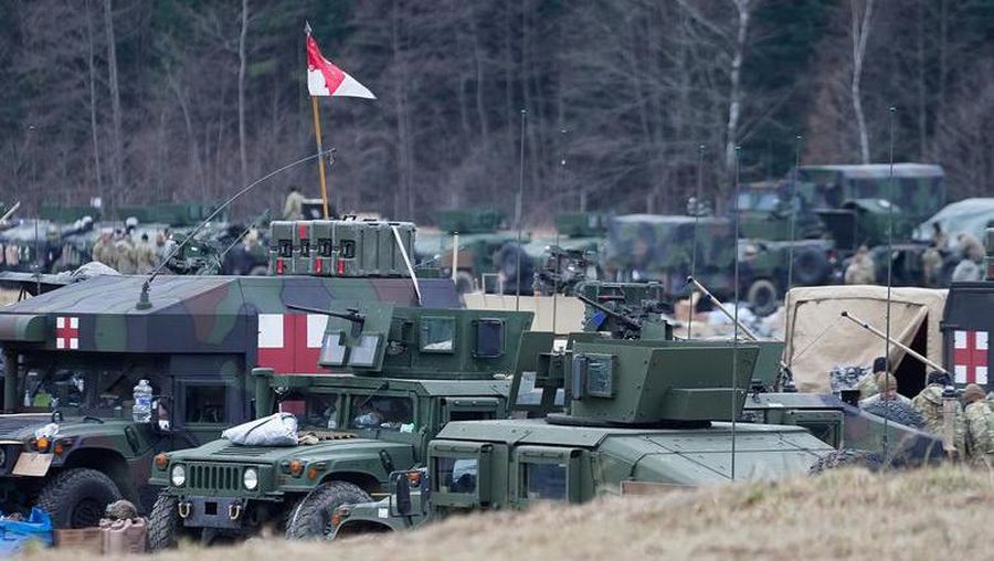 Pasukan lintas udara AS di Polandia mendirikan kamp di dekat perbatasan Ukraina. (REUTERS/Bryan Woolston)