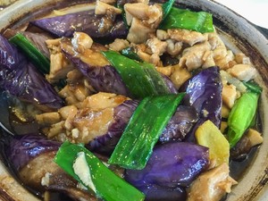 3 Resep Tumis Terong dan Ayam Berbumbu Pedas Gurih