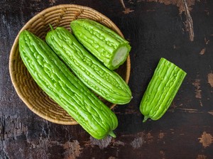Meski Rasanya Pahit, Konsumsi Pare Punya 5 Manfaat Sehat Ini