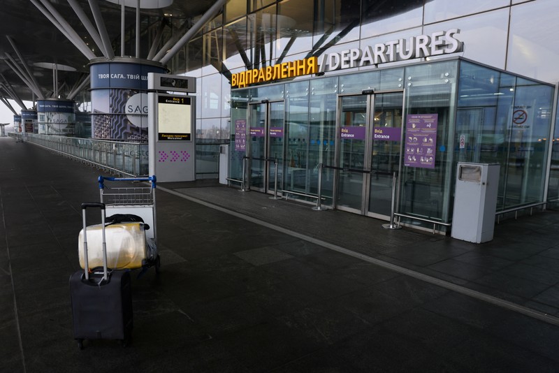 Bandara Kyiv, Ukraina ditutup sementara akibat serangan Rusia. (REUTERS/UMIT BEKTAS) Bandara Kyiv, Ukraina ditutup sementara akibat serangan Rusia. (REUTERS/UMIT BEKTAS)