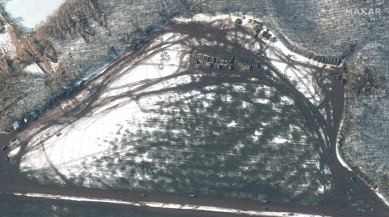 Citra satelit perlihatkan pasukan baru Rusia di dekat Ukraina. (via REUTERS/MAXAR TECHNOLOGIES)