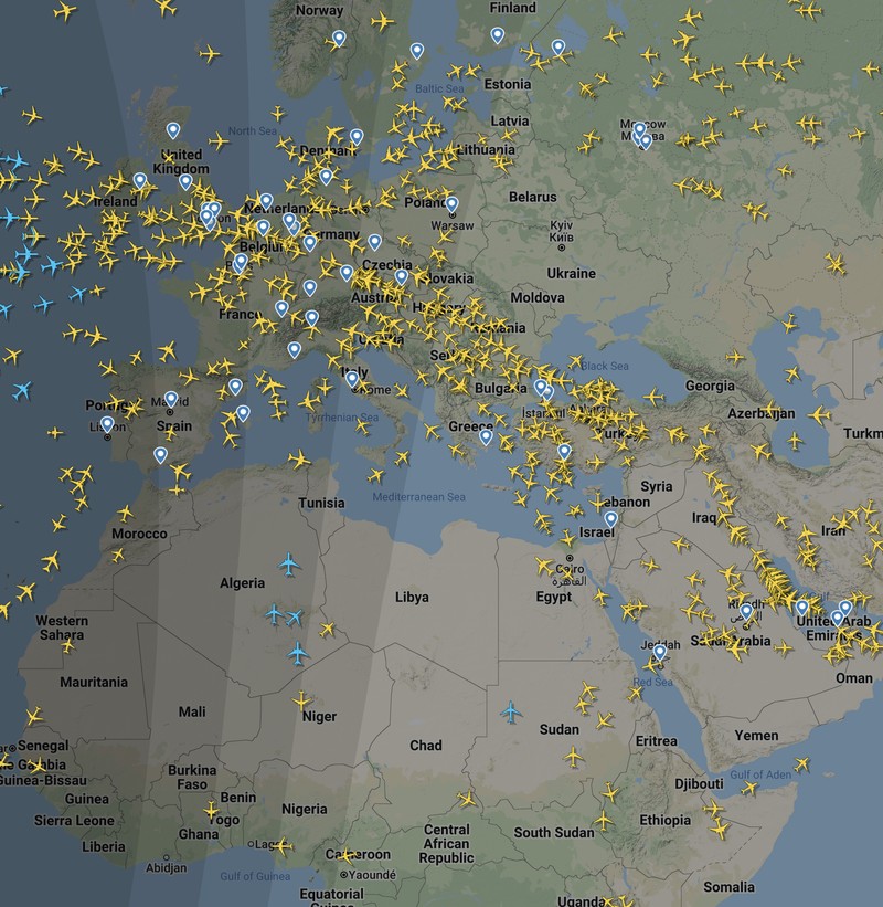 Bandara Kyiv, Ukraina ditutup sementara akibat serangan Rusia. (REUTERS/UMIT BEKTAS)
