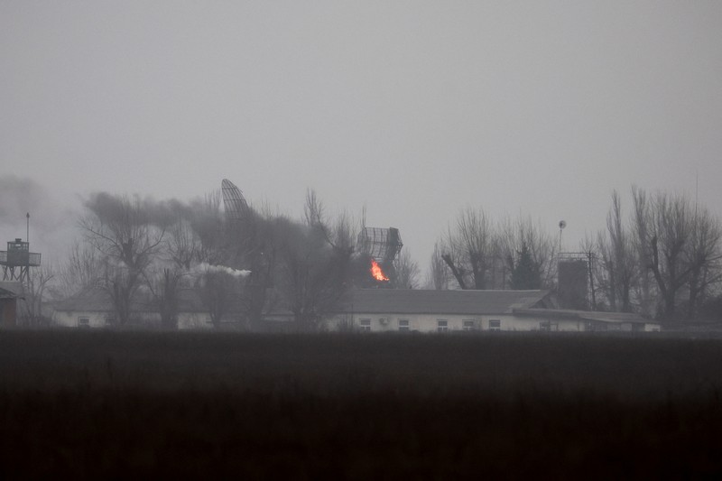 Rusia mengklaim telah melancarkan serangan militer ke Ukraina. Kementerian Pertahanan Rusia mengatakan telah menyerang pangkalan udara dan sistem pertahanan udara Ukraina. (REUTERS/CARLOS BARRIA) Rusia mengklaim telah melancarkan serangan militer ke Ukraina. Kementerian Pertahanan Rusia mengatakan telah menyerang pangkalan udara dan sistem pertahanan udara Ukraina. (REUTERS/CARLOS BARRIA)