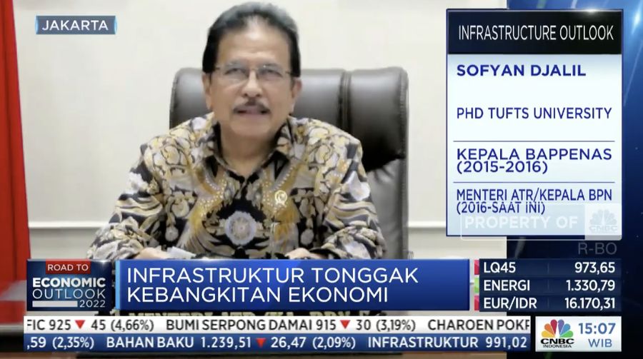 Sofyan Djalil dalam acara Infrastructure Outlook 2022 (tangkapan layar CNBC Indonesia TV)