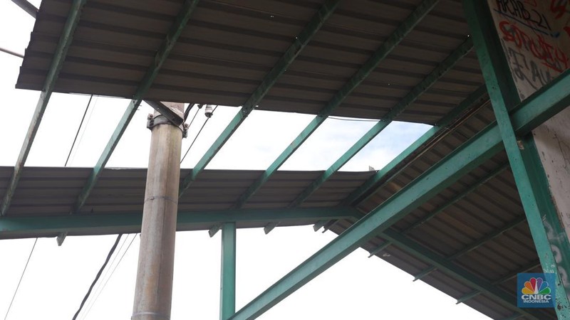 Stasiun Pondok Rajeg yang sudah tidak aktif di Cibinong, Kabupaten Bogor, Jawa Barat, Kamis (24/2/2022). (CNBC Indonesia/Andrean Kristianto)