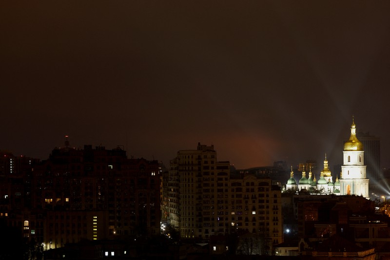 Suasana Kyiv setelah Presiden Rusia Vladimir Putin mengizinkan operasi militer di Ukraina timur pada, kamis (24/2/2022). (REUTERS/UMIT BEKTAS) Suasana Kyiv setelah Presiden Rusia Vladimir Putin mengizinkan operasi militer di Ukraina timur pada, kamis (24/2/2022). (REUTERS/UMIT BEKTAS)