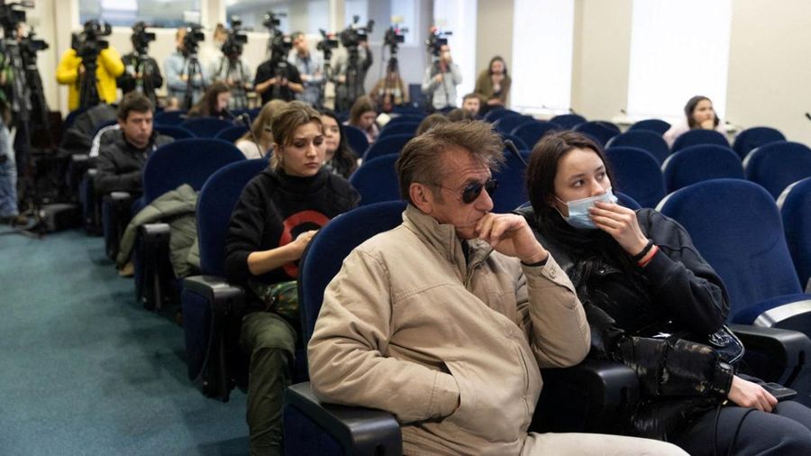 Sean Penn (via REUTERS/UKRAINIAN PRESIDENTIAL PRESS SER)