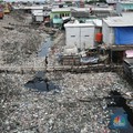Potret Hamparan Sampah di Tanggul Laut Raksasa Jakarta