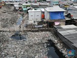 Potret Hamparan Sampah di Tanggul Laut Raksasa Jakarta