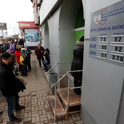 Diserang Rusia, Bank Ukraina Bekukan Transfer Uang Elektronik