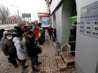 Diserang Rusia, Bank Ukraina Bekukan Transfer Uang Elektronik