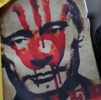 Potret Ribuaan Warga Dunia Demo Putin, Berdoa untuk Ukraina