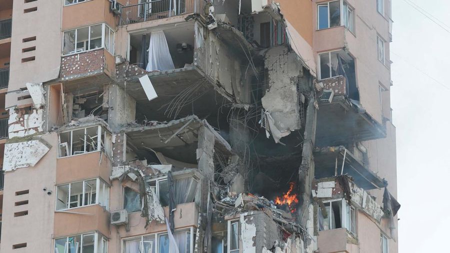 Perang Ukraina dan. Rusia di Kyiv, Ukraina, Sabtu (26/2/2022) waktu setempat. (AP/Efrem Lukatsky)