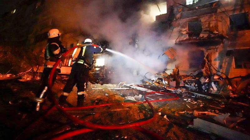Invasi Rusia ke Ukraina memasuki hari ketiga, Sabtu (26/2/2022). Ledakan artileri mengguncang Kiev, datang dari lokasi yang tak diketahui jauh dari pusat ibu kota. (REUTERS/GLEB GARANICH)