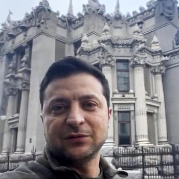 'Senjata' Unik Presiden Ukraina, Nge-Vlog Semangati Warga!