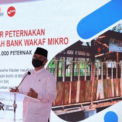 OJK Resmikan Klaster Peternakan Bank Wakaf Mikro