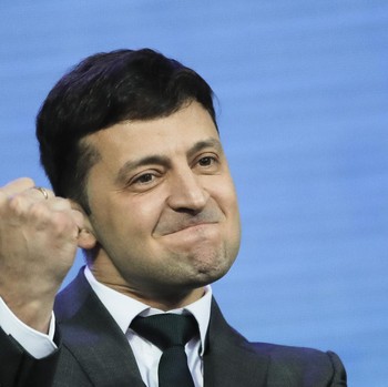 Ini Presiden Ukraina, Mantan Komedian yang Berani Lawan Putin