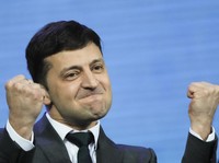 Ini Presiden Ukraina, Mantan Komedian yang Berani Lawan Putin