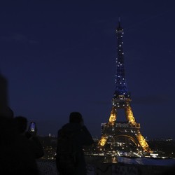 Benarkah tidak Boleh Memotret Menara Eiffel pada Malam Hari?