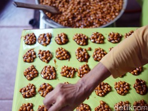 Renyah Manis! Ampyang Bu Satirah dari Klaten yang Dicari Saat Lebaran