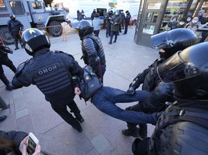 4 Remaja di Rusia Ditangkap Usai Bakar Mobil Polisi-Rencanakan Aksi Teror