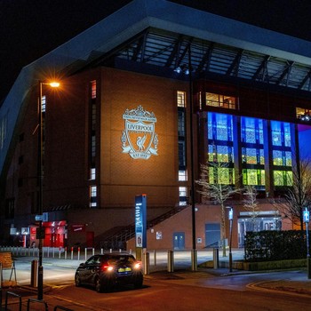 Anfield Hingga Eiffel Nyalakan Lampu Warna Bendera Ukraina