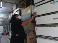 Cerita Bos Panasonic: Impor AC Dibatasi, Ramai Investasi Serbu RI