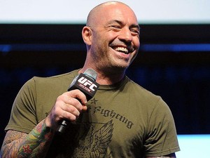 Usai Khabib Diusir Frontier Airlines, Joe Rogan: Untung Nggak Dilempar