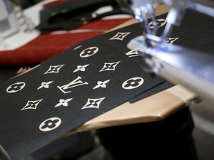 Viral Turis China Emoh Simpan Tas Louis Vuitton, Penerbangan Ditunda Sejam