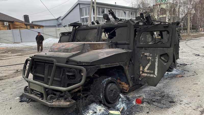 A view shows a destroyed Russian Army all-terrain infantry mobility vehicle Tigr-M (Tiger) on a road in Kharkiv, Ukraine February 28, 2022. REUTERS/Vitaliy Gnidyi
