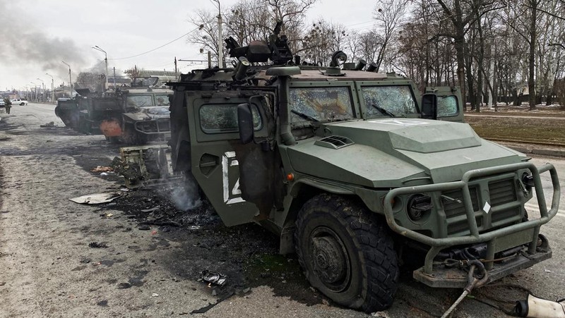 A view shows a destroyed Russian Army all-terrain infantry mobility vehicle Tigr-M (Tiger) on a road in Kharkiv, Ukraine February 28, 2022. REUTERS/Vitaliy Gnidyi