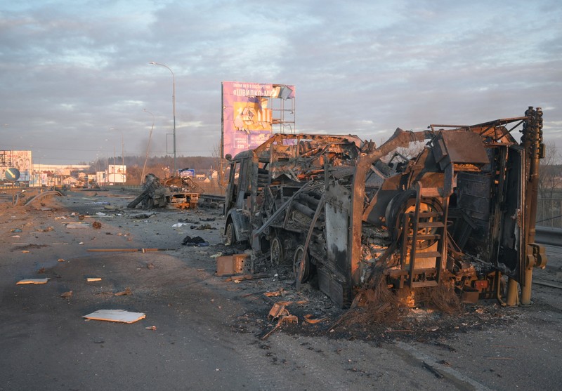 UKRAINE-CRISIS/BUCHA-AFTERMATH A view shows a destroyed bridge, as Russia's invasion of Ukraine continues, near the town of Bucha in the Kyiv region, Ukraine February 28, 2022. REUTERS/Maksim Levin